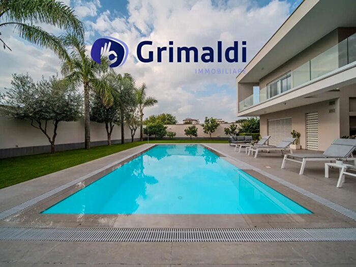 Casa con 10 locali in vendita in Napoli