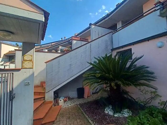 Casa con 8 locali in vendita in Ascoli Piceno