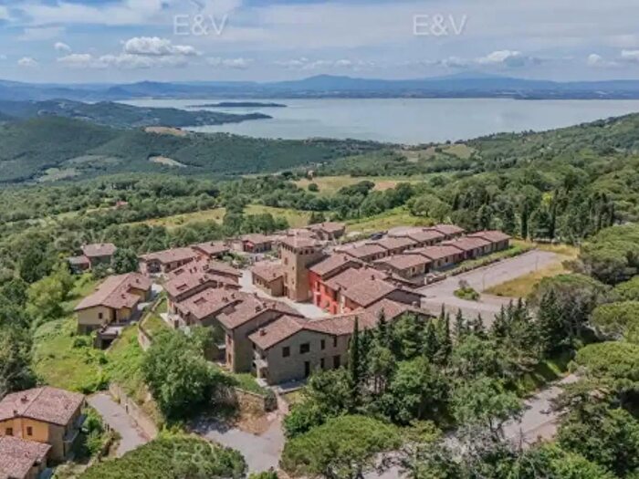 Appartamento quadrilocale in vendita in Via Esposta, Passignano Sul Trasimeno