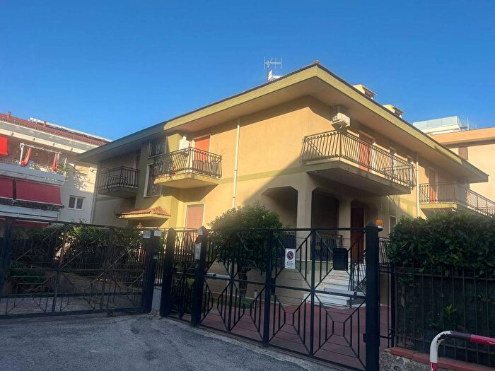 Appartamento con 5 locali in affitto in Via Calcedonio Giordano, Centro, Agropoli
