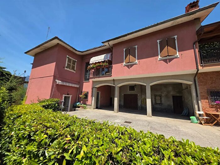 Casa con 6 locali in vendita in Vercurago