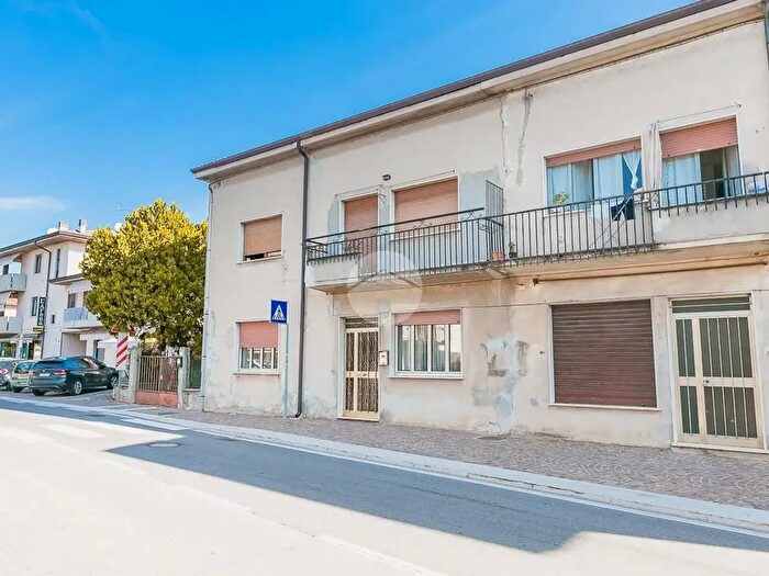 Appartamento quadrilocale in vendita in Via Stazione, Villafranca Di Verona