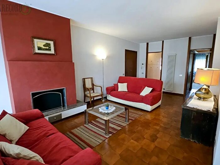 Appartamento con 5 locali in vendita in Via Castiglioni, Mozzate