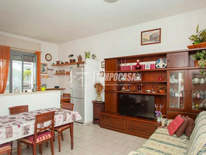 Appartamento trilocale in vendita in Via Rosmini Antonio, Milano