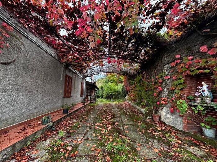 Casa con 6 locali in vendita in Chiappi, Monforte San Giorgio