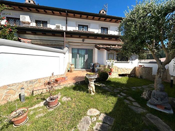 Casa trilocale in affitto in Infernetto, Roma