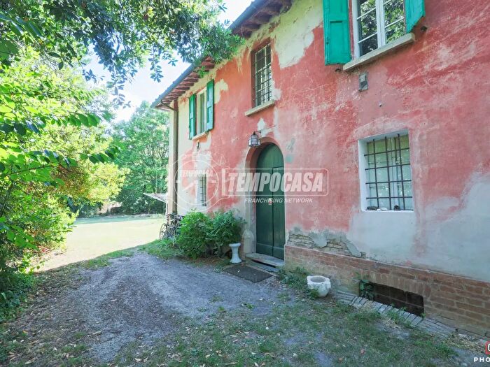 Casa con 10 locali in vendita in Via Busa, Imola