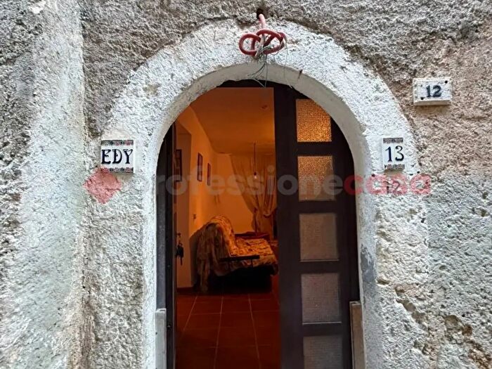 Appartamento trilocale in vendita in Via Cacina, San Donato Val Di Comino