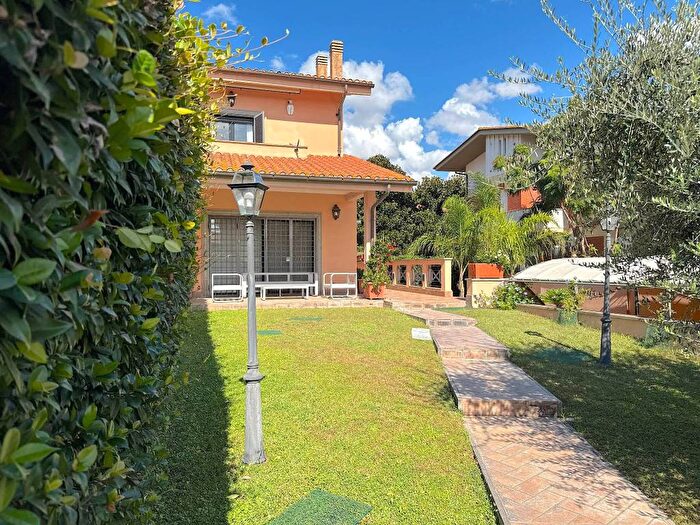 Casa con 5 locali in affitto in Via Marina di Sorso, Fregene, Fiumicino