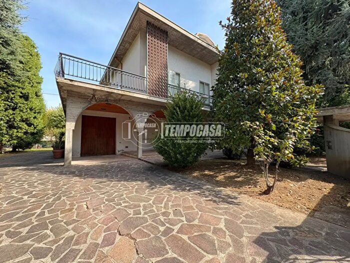 Casa con 6 locali in vendita in Via della Costituzione, San Cesario Sul Panaro