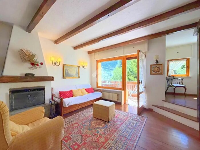 Appartamento quadrilocale in vendita in Via Cotolivier, Oulx