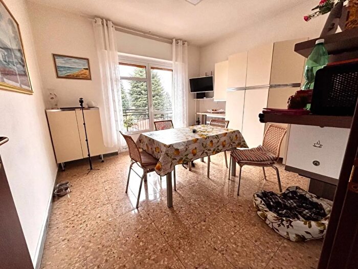 Appartamento trilocale in vendita in Via Colombo, Vedano Olona