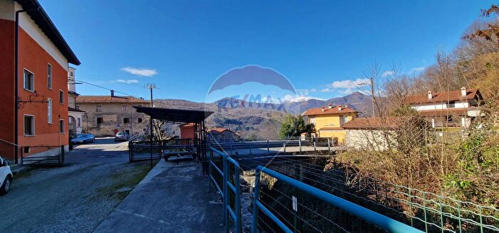 Appartamento quadrilocale in vendita in Via Omegna, Armeno