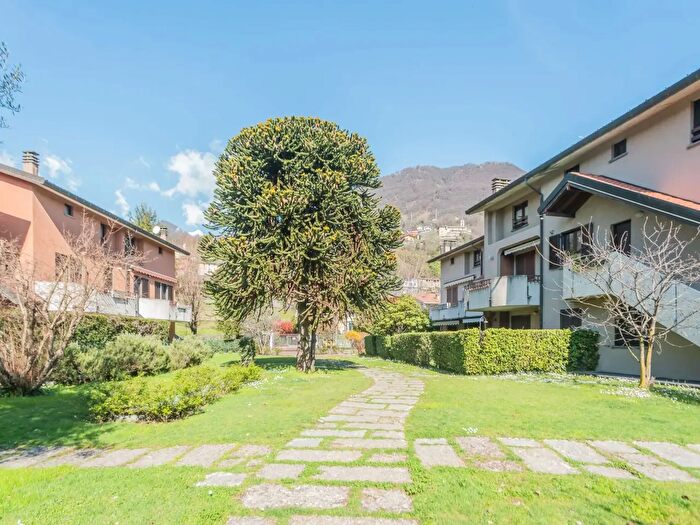 Appartamento quadrilocale in vendita in Domaso