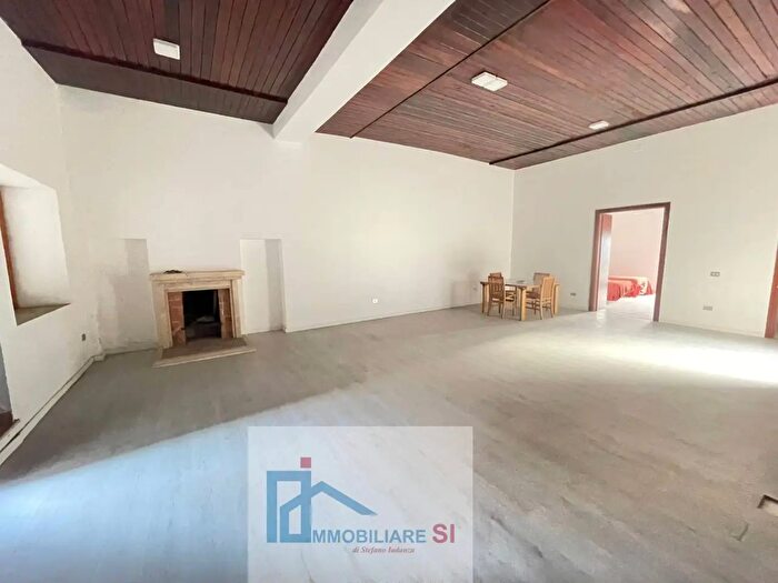 Casa con 10 locali in vendita in Via Santa Croce, Vitulano