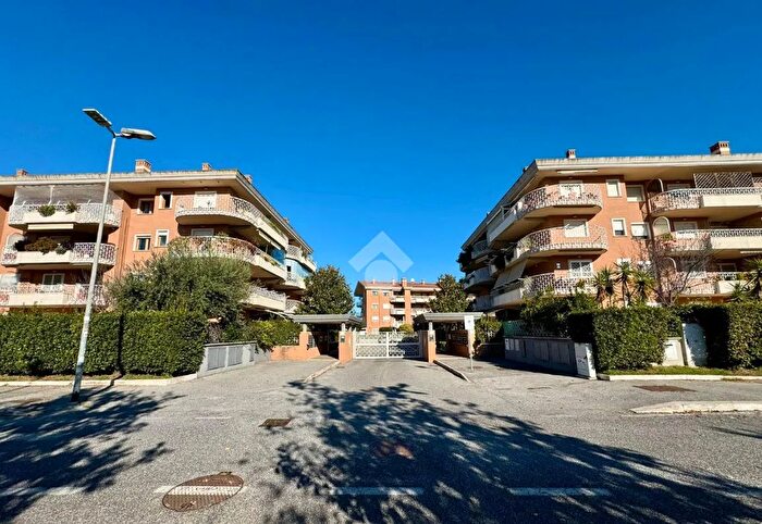 Appartamento quadrilocale in vendita in Viale Vincenzo Marronaro, Roma