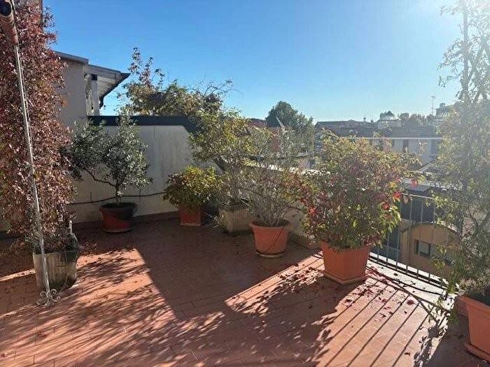 Appartamento trilocale in affitto in Via Legnone, Dergano, Milano