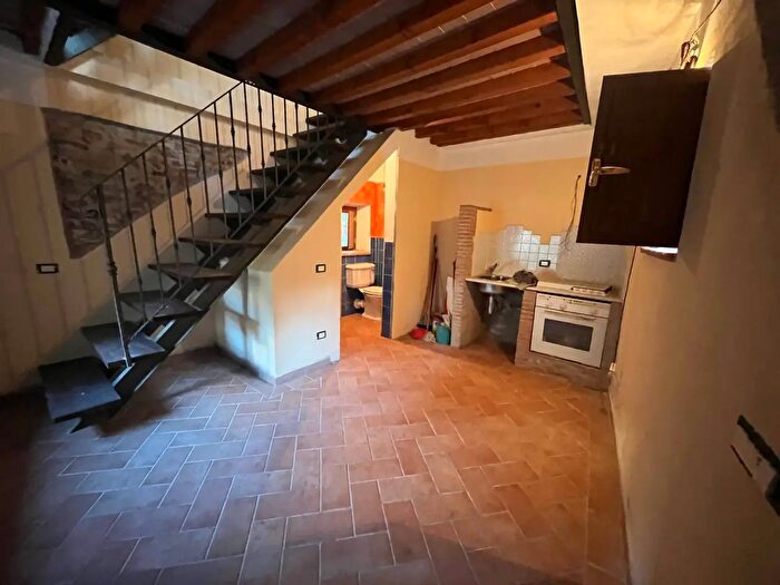Casa trilocale in affitto in Via Trombi, Vicopisano