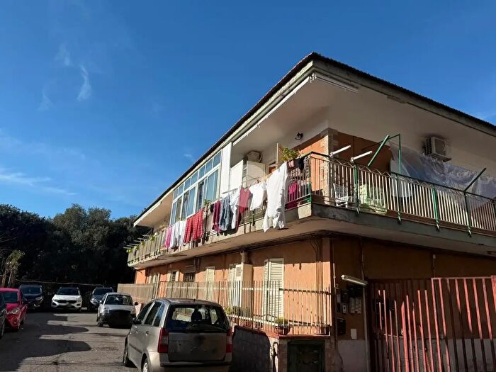 Appartamento quadrilocale in vendita in Via Giulia Lama, Napoli