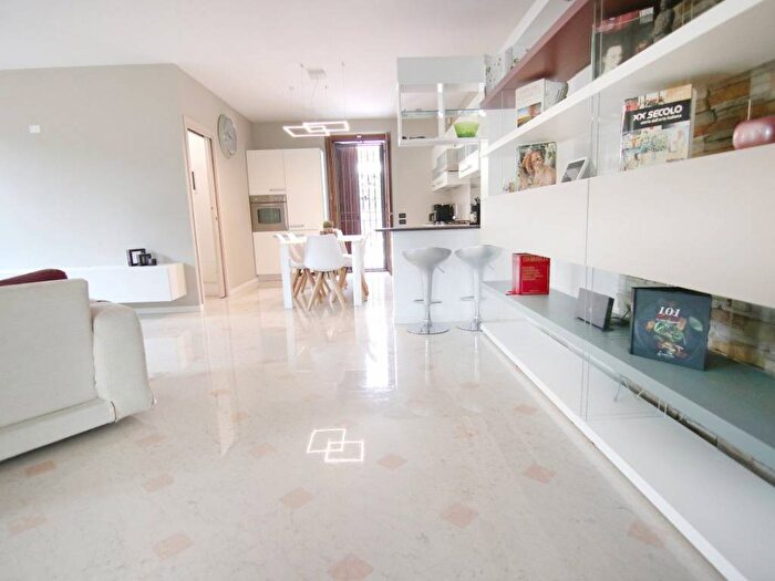 Casa quadrilocale in affitto in Via Postale Vecchia, Centro, Pescantina