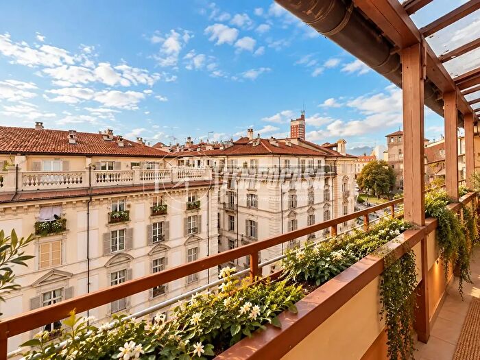 Appartamento trilocale in vendita in Via Po, Torino
