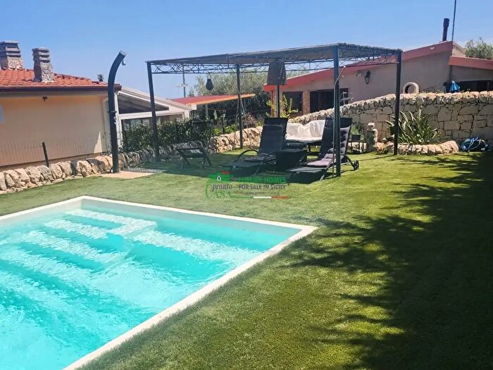 Casa con 6 locali in vendita in Ragusa