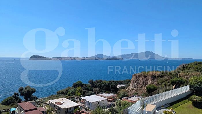 Casa bilocale in vendita in Via Solferino, Monte Di Procida