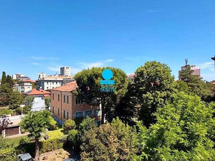 Appartamento con 5 locali in vendita in Via Raffello Sanzio, Pesaro