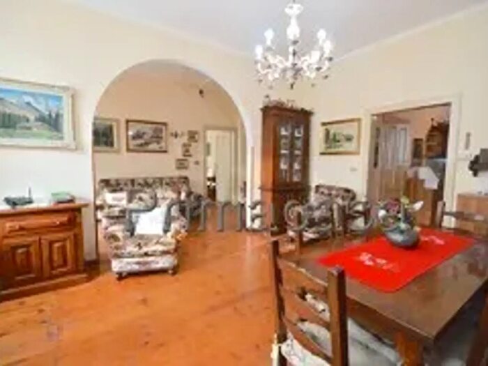 Appartamento quadrilocale in vendita in Via Valle Fiorita, Gardone Riviera