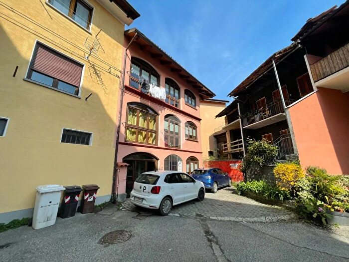 Casa con 8 locali in vendita in Vicolo Padovani, Giaveno