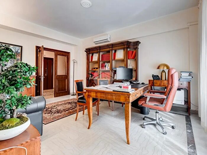 Appartamento con 7 locali in vendita in Via Monte Santo, Roma