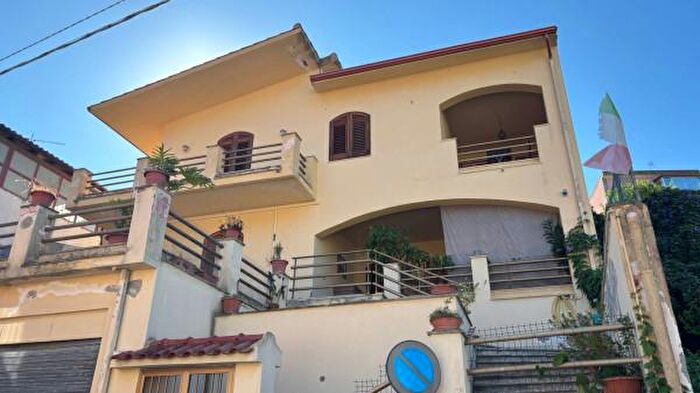 Casa con 6 locali in vendita in Via Rinazzo, Condro
