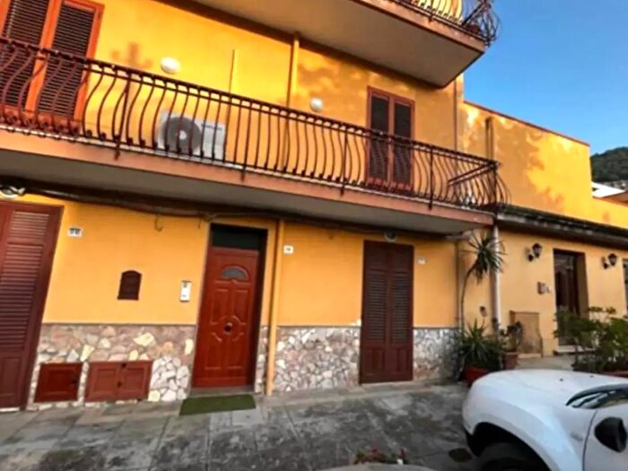 Appartamento trilocale in vendita in Piazza Marchese Natale, Palermo