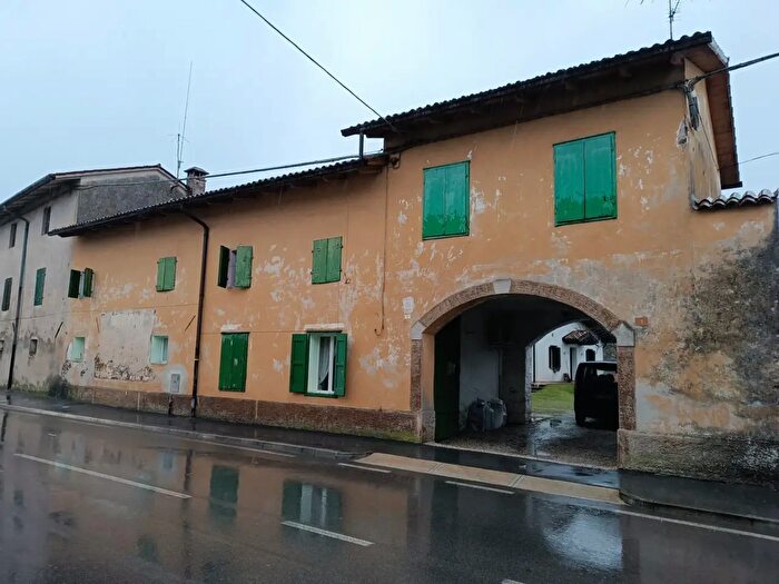 Casa con 5 locali in vendita in Mariano Del Friuli