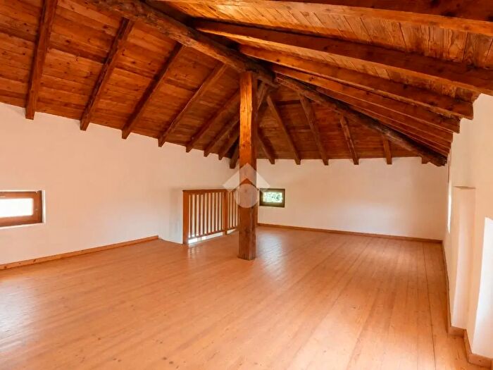 Casa con 7 locali in vendita in Via Gogatti, Civezzano