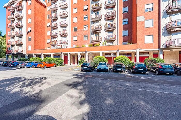 Appartamento trilocale in vendita in Via Leonardo da Vinci, Lainate