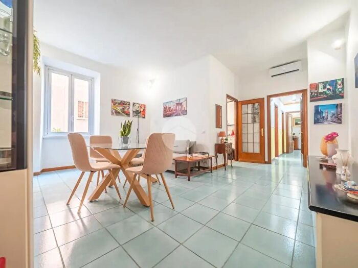 Appartamento trilocale in vendita in Via Maria Lorenza Longo, Roma