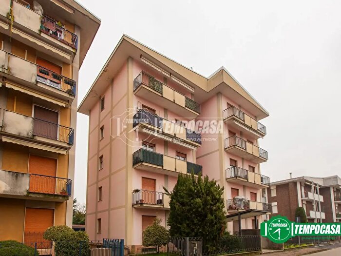 Appartamento trilocale in vendita in Via Generale Cantore, Magnago