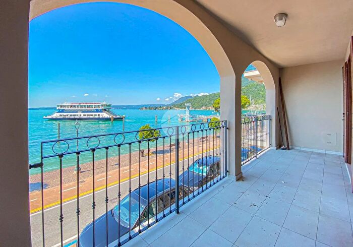 Appartamento trilocale in vendita in Lungolago Giuseppe Zanardelli, Toscolano Maderno