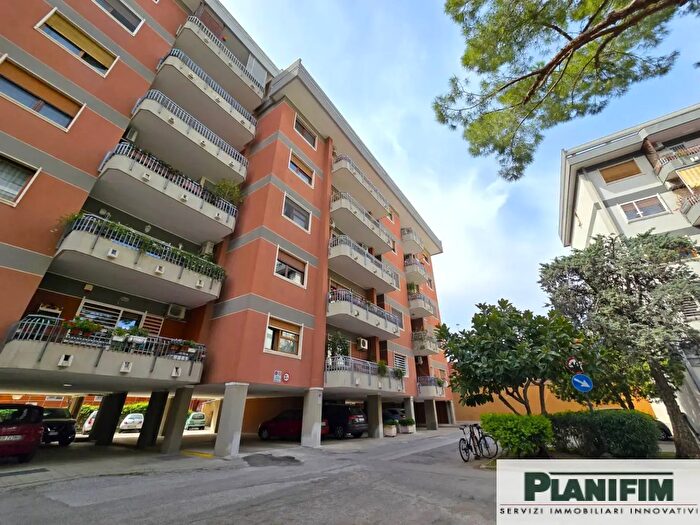 Appartamento quadrilocale in affitto in Via della Resistenza, Bari