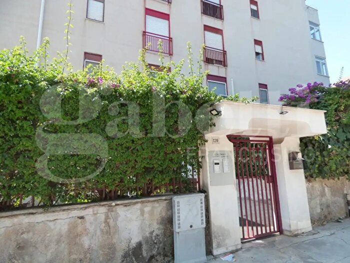 Appartamento quadrilocale in vendita in Via Castellana, Palermo