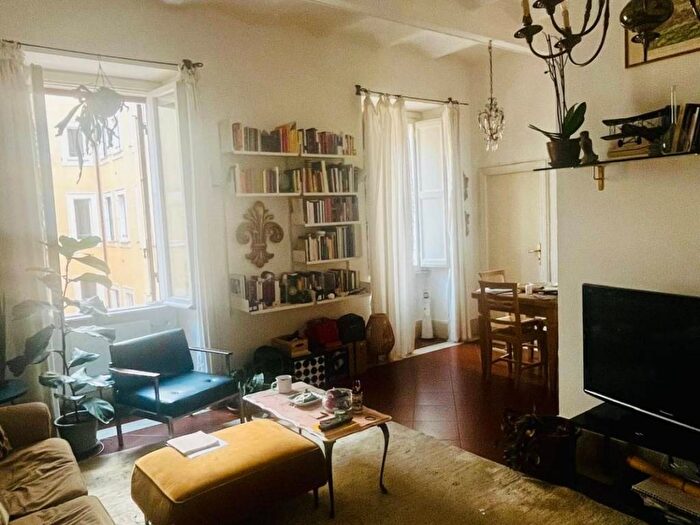 Appartamento trilocale in affitto in Vicolo della Penitenza, Trastevere, Roma
