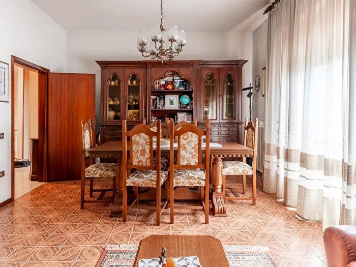 Appartamento con 5 locali in vendita in Pio da Pietrelcina, Empoli