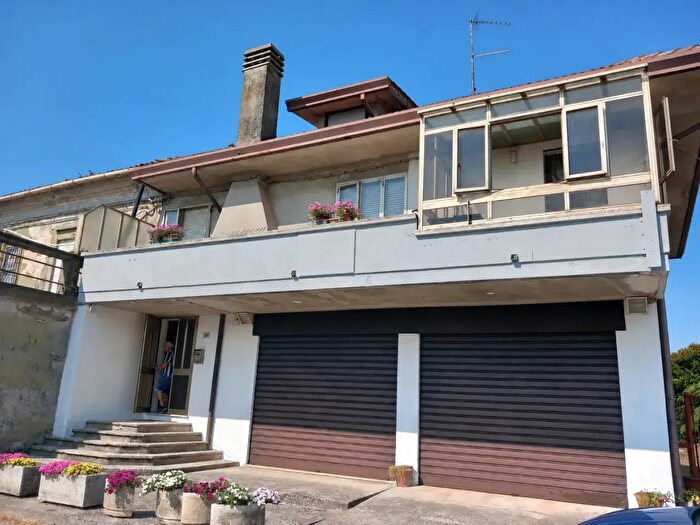 Casa quadrilocale in vendita in Lusia