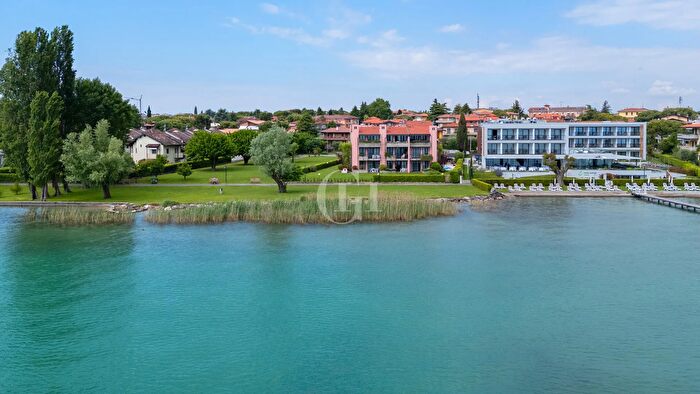 Appartamento bilocale in vendita in Via Liguria, Sirmione