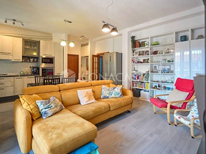 Appartamento trilocale in vendita in Via Mecenate, Milano