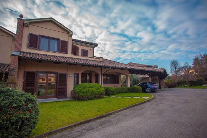 Casa con 10 locali in vendita in Viale Cappuccini Chieri, Chieri