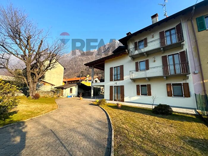 Casa con 10 locali in vendita in Via Giovanni Francia, Mergozzo