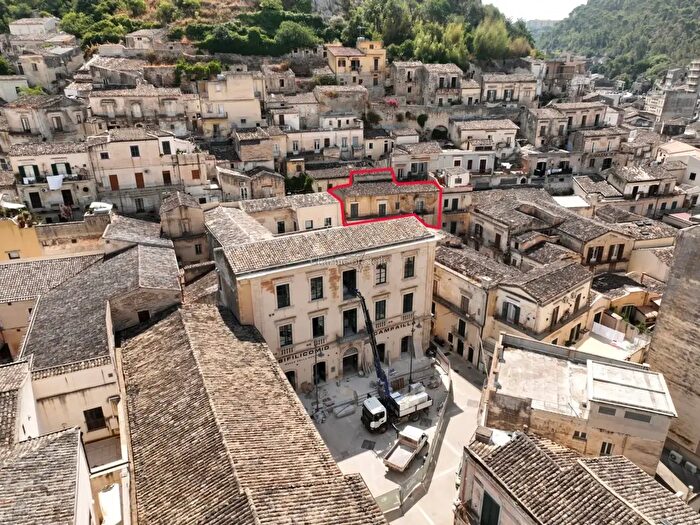Casa con 7 locali in vendita in Via Correri, Modica