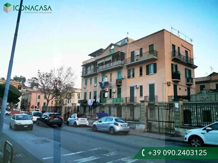 Appartamento trilocale in vendita in Viale Regina Elena, Messina